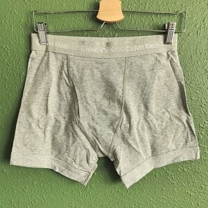 NWOT CALVIN KLEIN COTTON STRETCH BOXER BRIEF IN GREY SIZE M/XL